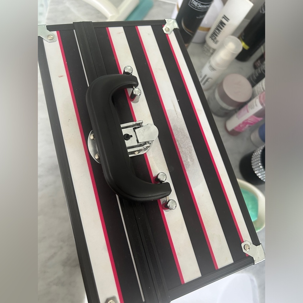 makeup case - Picture 3 of 3